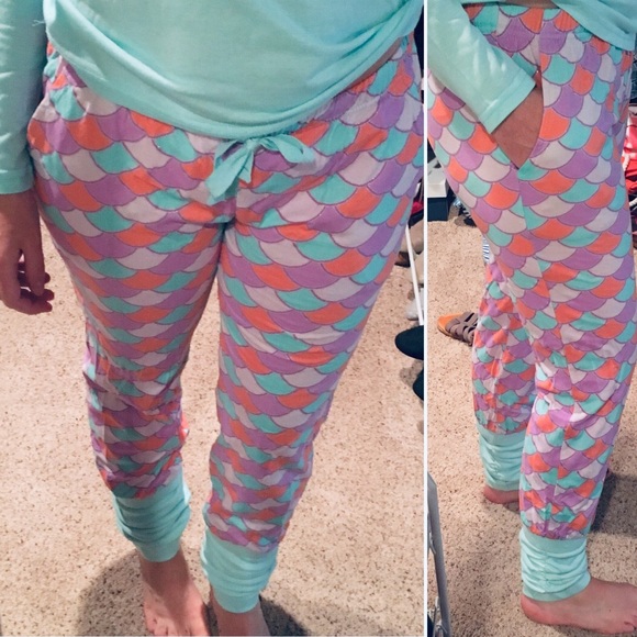 Disney’s “The Little Mermaid” Pajama Sleep Mask Set - Picture 8 of 8